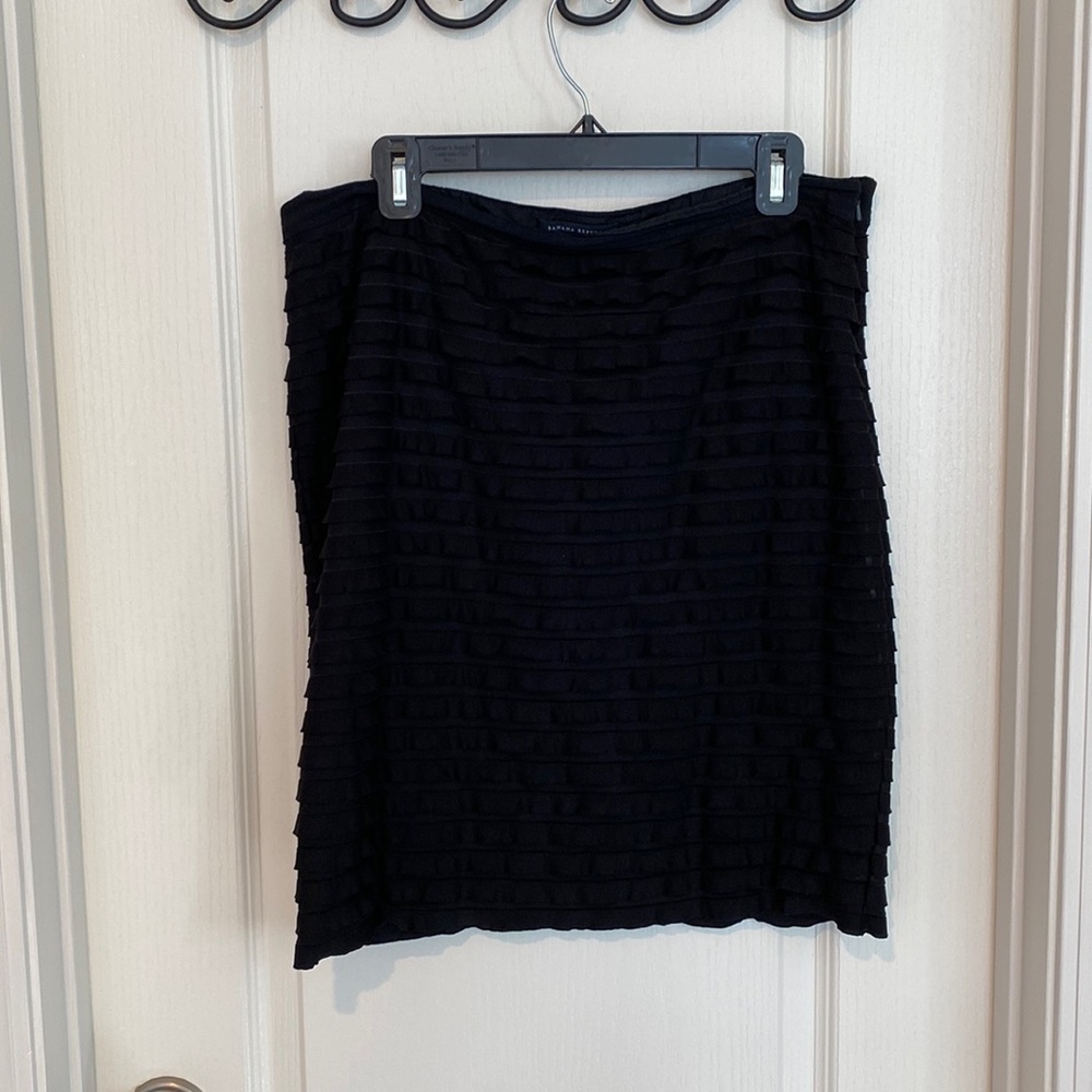 Banana Republic black pencil skirt…side zip… above knee length…polyester/spandex